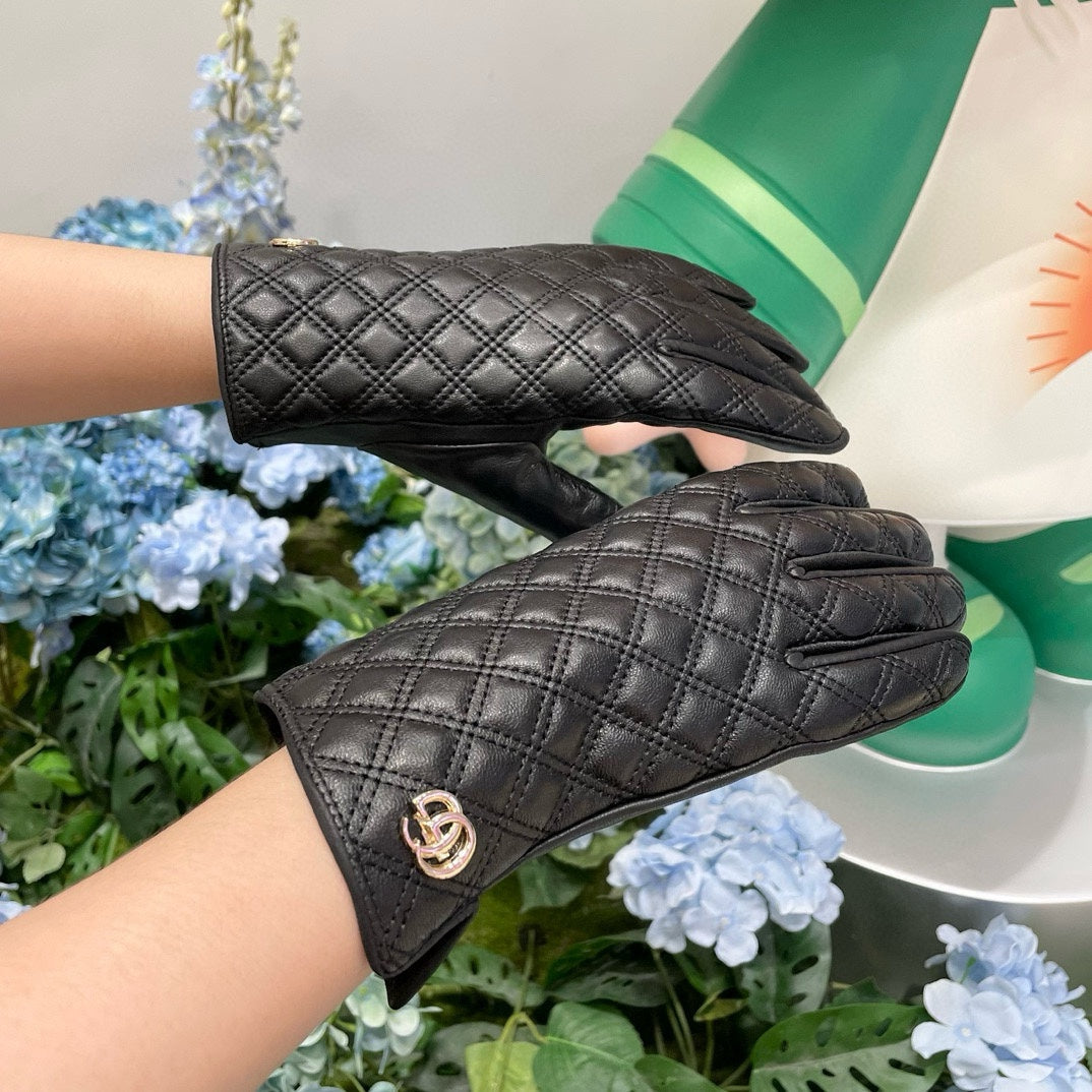 GUCCI TOUCHSCREEN GLOVES IN BLACK LAMBSKIN 427401