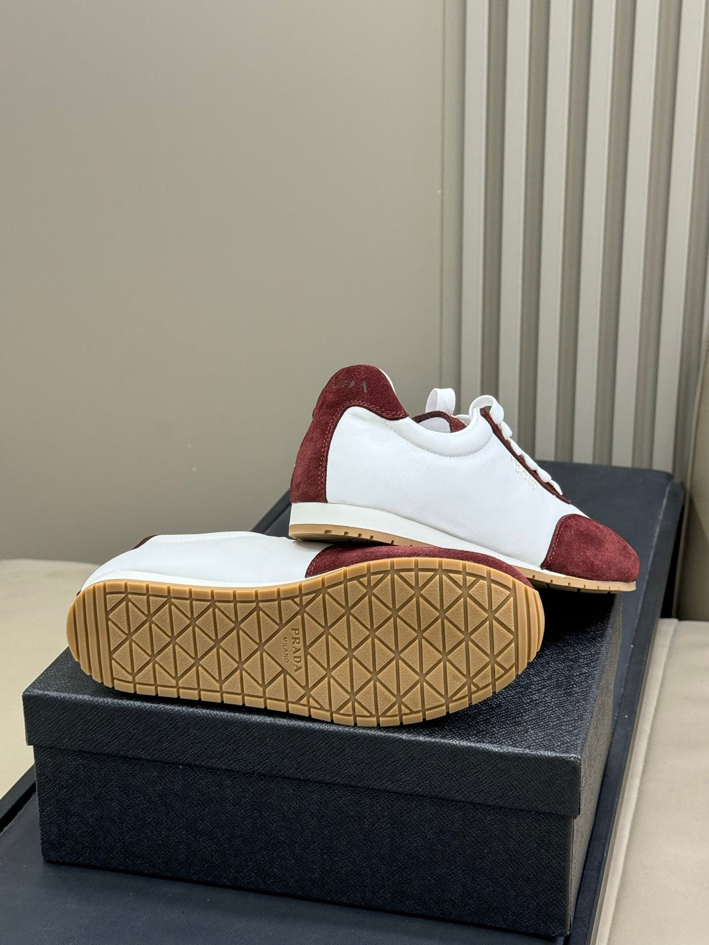 PRADA 25S SNEAKER IN WHITE MIX RK RED SUEDE STYLE 3