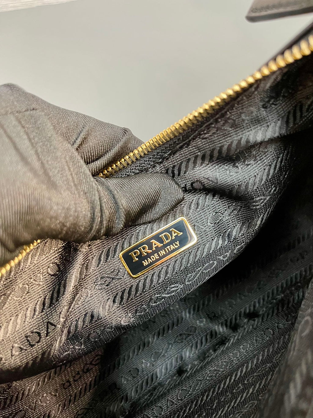PRADA HOBO BAG 23 IN BLACK PATENT NAPPA LAMBSKIN GOLD HARDWARE